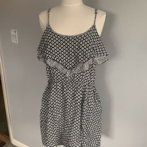 ⭐️Xhilaration Black & white mini dress size XL